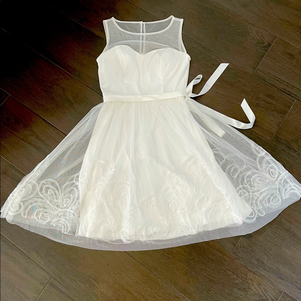 Dress / - David Bridal